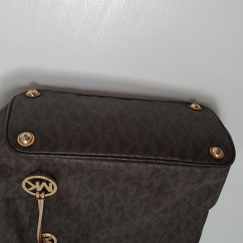 Michael Kors Signature Jet Set Travel Shoulder Bag - Picture 4 of 12